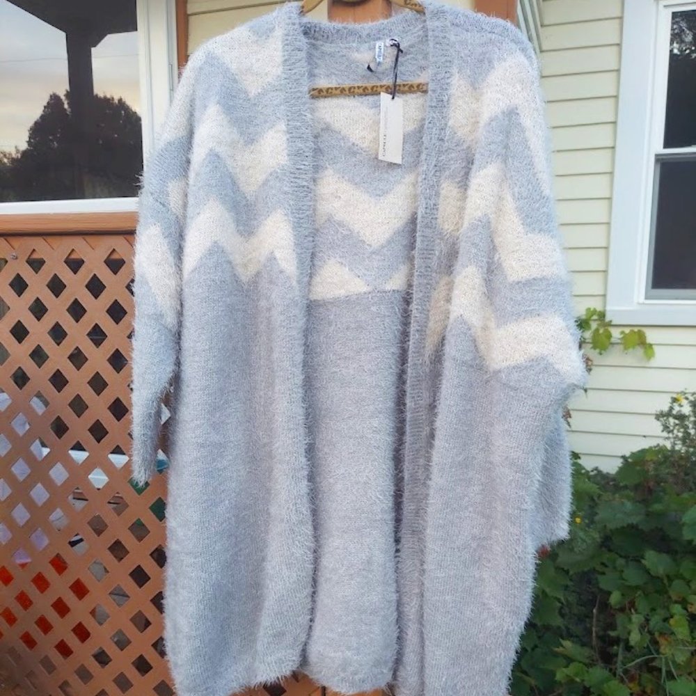 NWT SimplyBe CapsuleWomens Plus Size 28/30 Chevron Cardigan Fuzzy Sweater